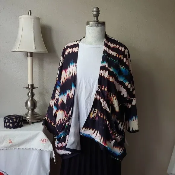 Lucy Activewear Unhindered Wrap Multi Fire Dance - Picture 2 of 15